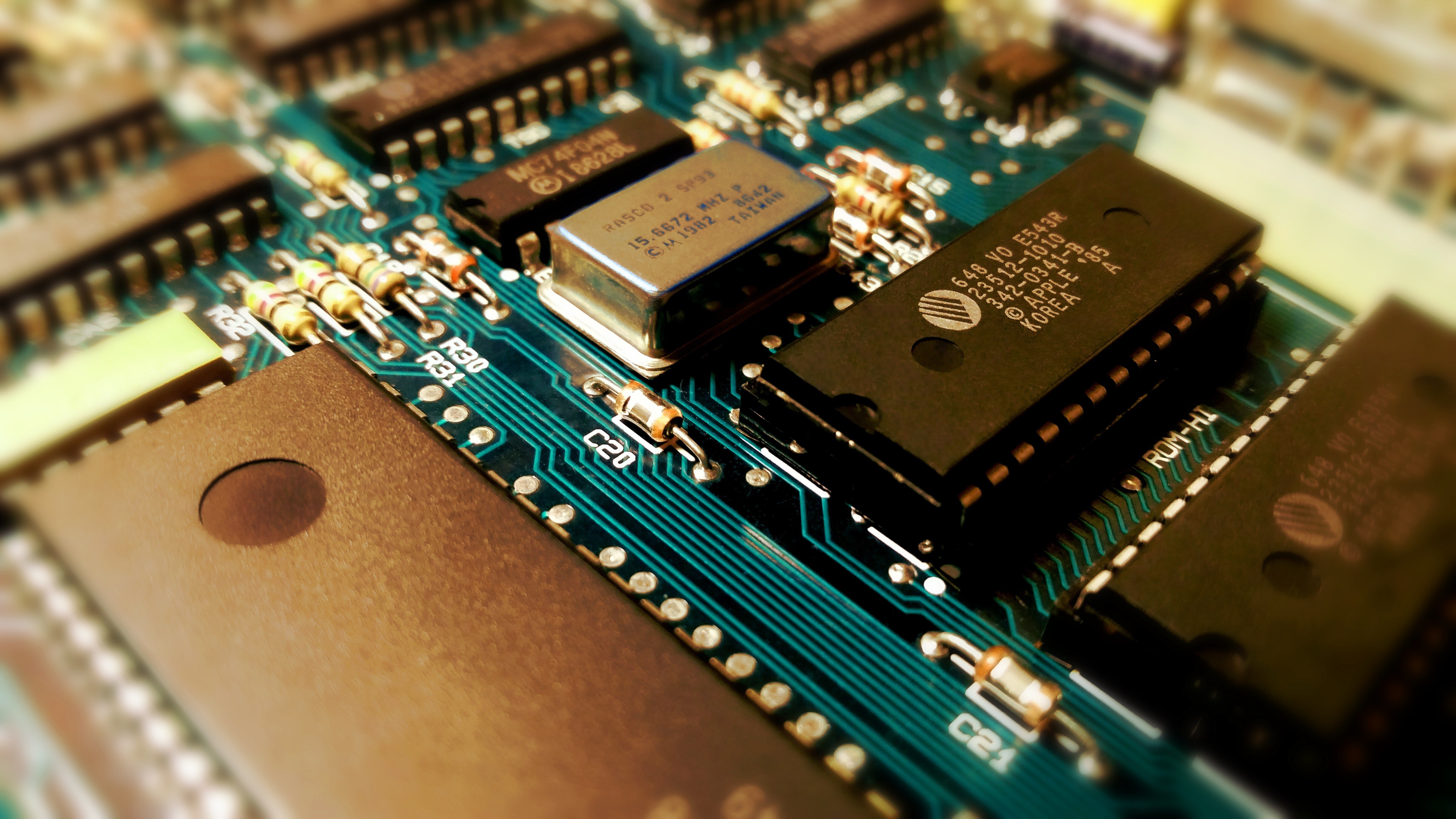 Free download CPU chip circuit board hardware device computer wallpaper 4K wallpaper, Wallpaper(s) website provided.