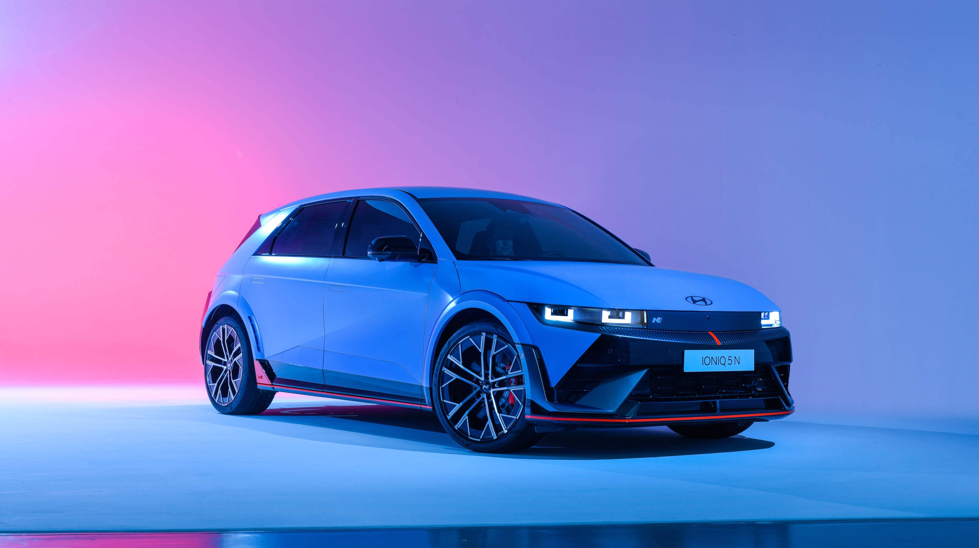 Free download modern car purple background electric car simple background vehicle minimalism gradient headlight computer wallpaper 4K wallpaper, Wallpaper(s) website provided.