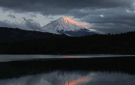 Free download Nature Landscape Mountain Cloud Tree Water Lake Ripples Snow Mountain 4K Wallpaper, Wallpaper(s) website provided.