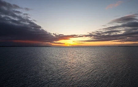 Free download Sunset Sea Water Sunshine 4K Wallpaper, Wallpaper(s) website provided.