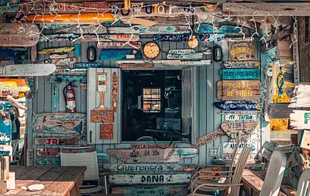 Free download beach graffiti wood signage window architecture photography cure computer wallpaper 4K wallpaper, Wallpaper(s) website provided.